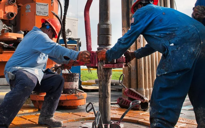 Top Qualities to Look for in Oil & Gas Workers